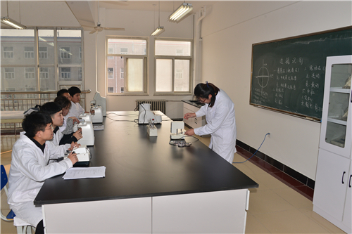 眼視光實驗課堂1.JPG 眼視光實驗課堂1.JPG