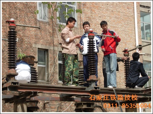 初中畢業讓孩子學鐵路供電好嗎