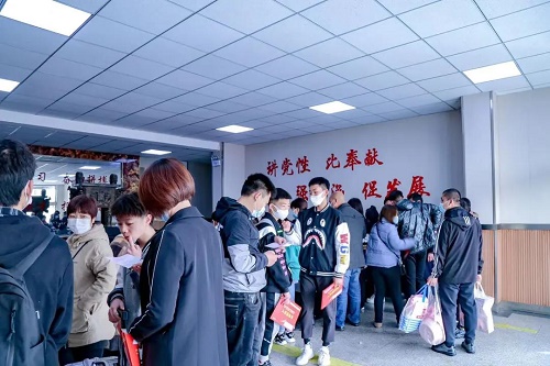 報名石家莊東華鐵路學校要求中考成績嗎？