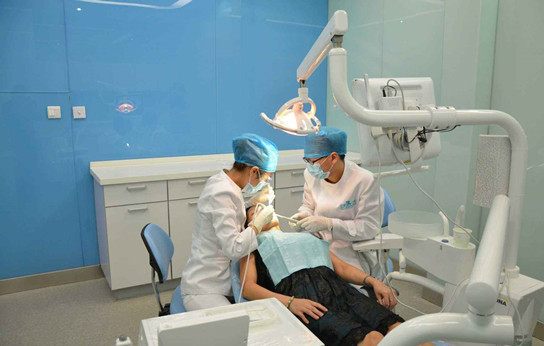 女生可以學石家莊醫學中專的口腔專業嗎？