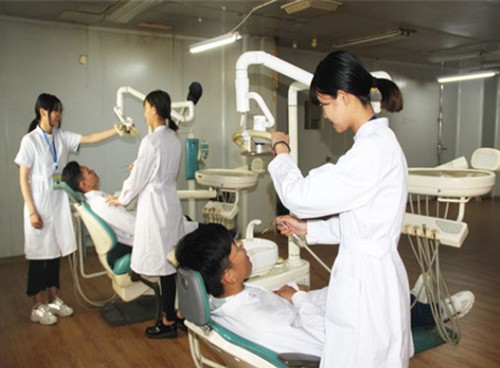 女生能學口腔醫學嗎？