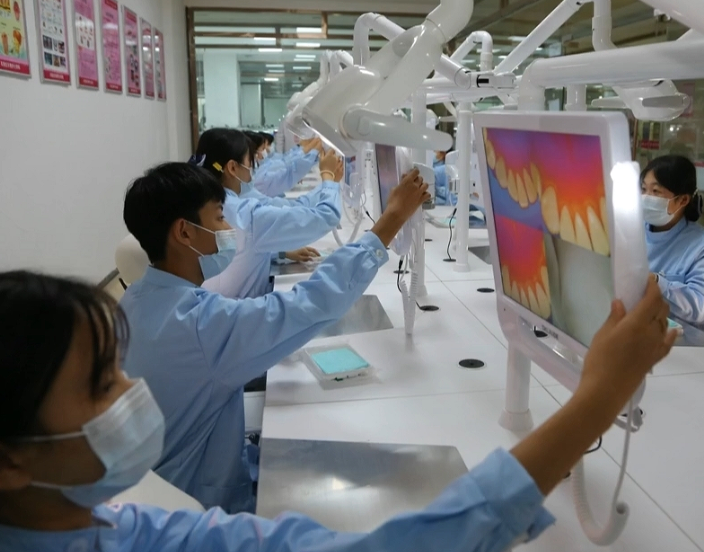 初中畢業女生來石家莊天使護士學校學習口腔專業有前途嗎？