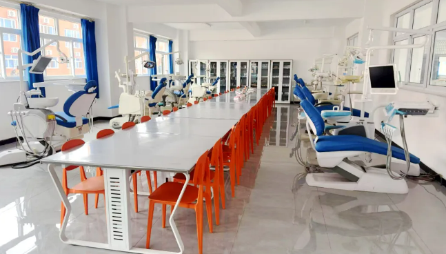 初中畢業讀口腔專業有前途嗎？就業前景怎么樣？