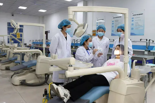 初中畢業學口腔專業好就業嗎