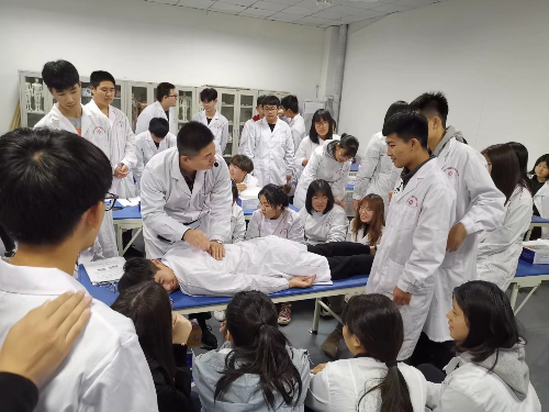 以后想當臨床醫生，上石家莊冀聯醫學中專學校選什么專業？